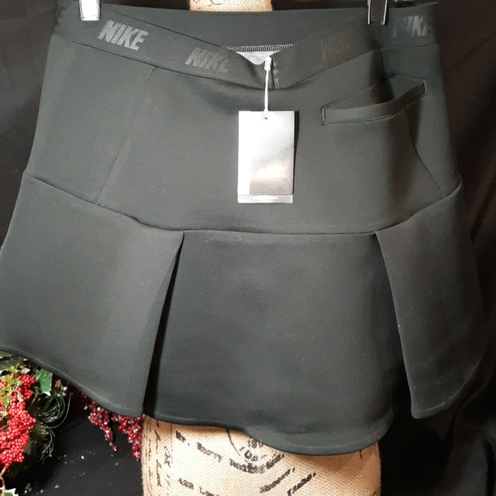 NWT....Nike Golf Skort...Size Large - Picture 6 of 8